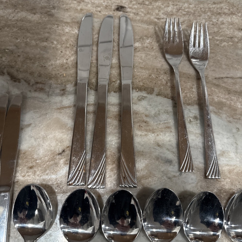 Reed & Barton Select Canaveral Stainless Flatware 35 Pc Lot Knives Forks Spoons - Picture 10 of 16